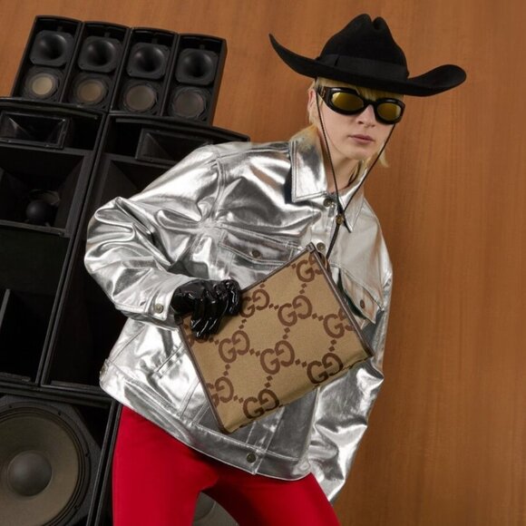 GUCCI JUMBO GG CLUTCH - Picture 2 of 6